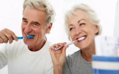 那么老年人牙齿缺失太多安哪种假牙好？