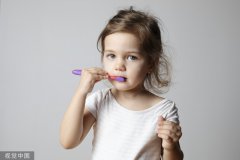 为什么孩子的牙齿会越来越歪？